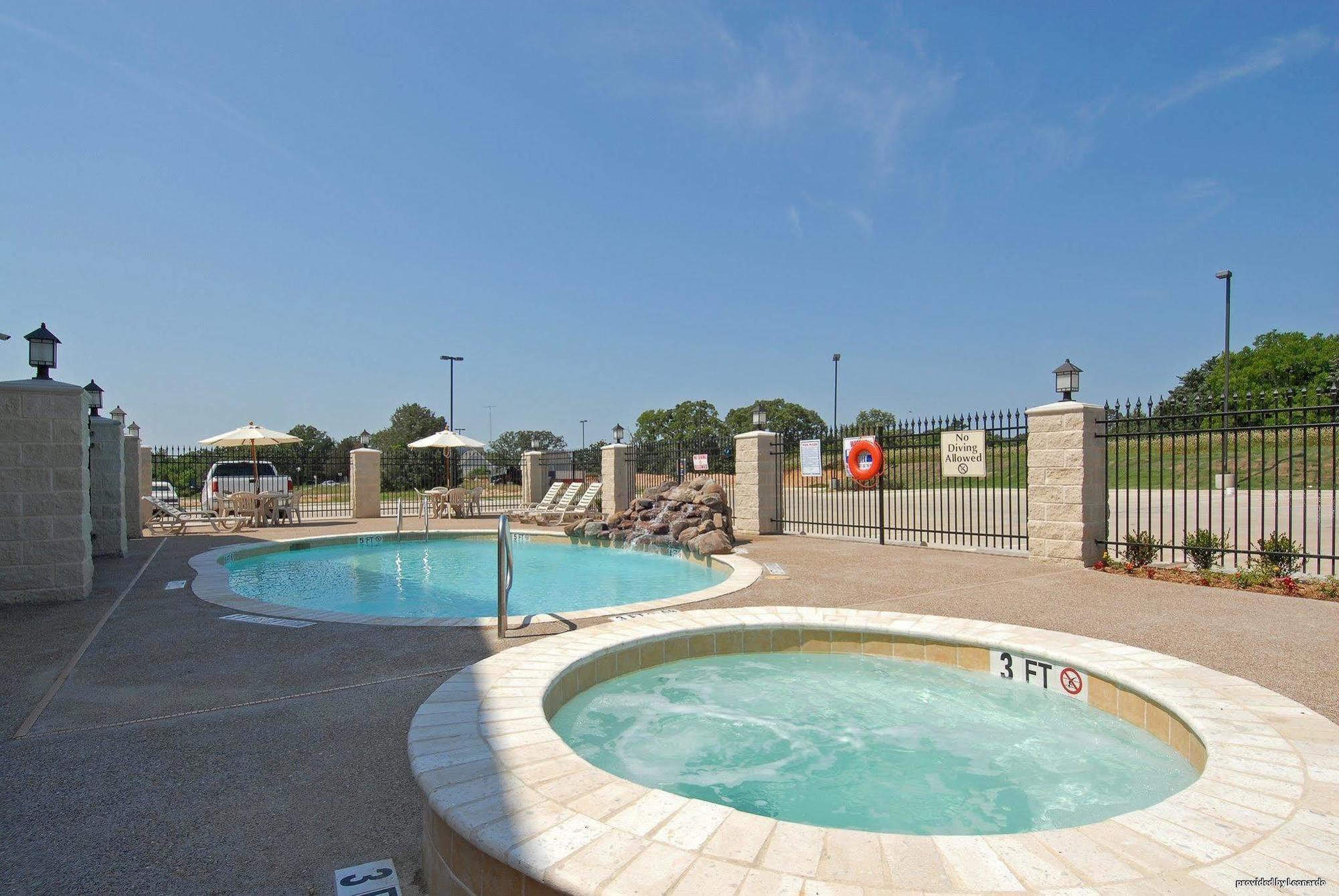 Western Hotel Mineola